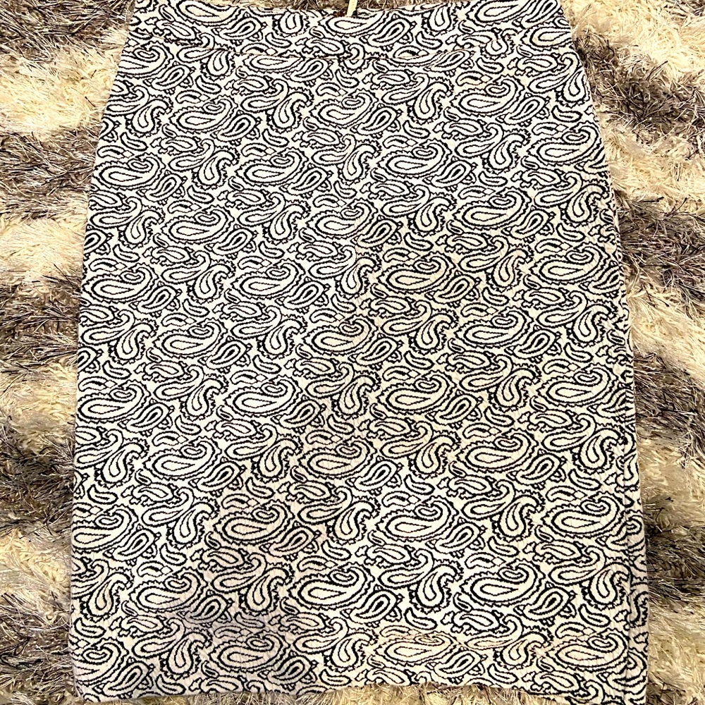 Michael Kors cream and black pattern pencil skirt,  Size S.